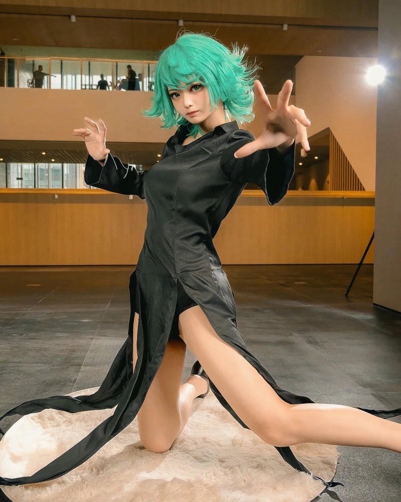 Người mẫu hóa thân Tatsumaki thần thái nổi bật