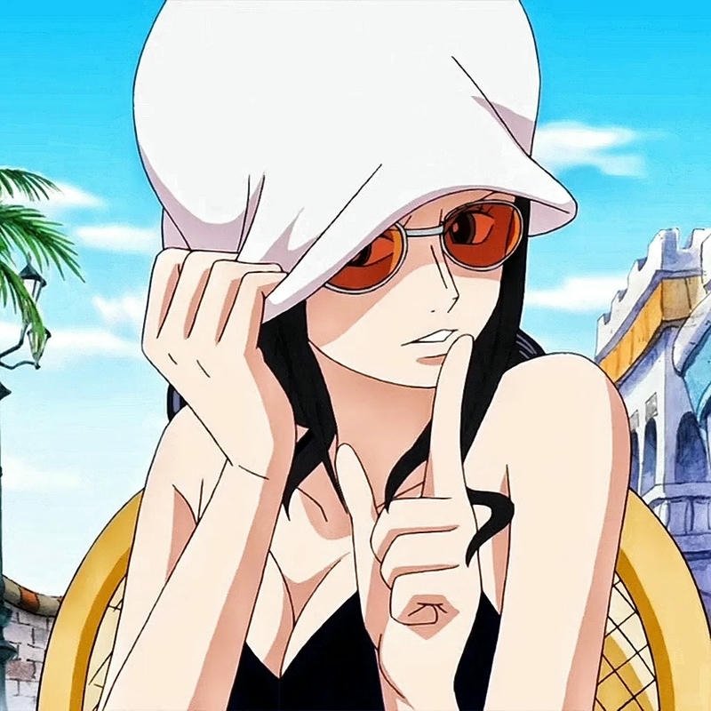 Robin Strong World đội mũ trắng đeo kính đen phong cách sành điệu