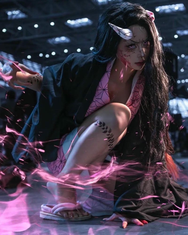 Tạo dáng nezuko với thần thái dịu dàng cuốn hút