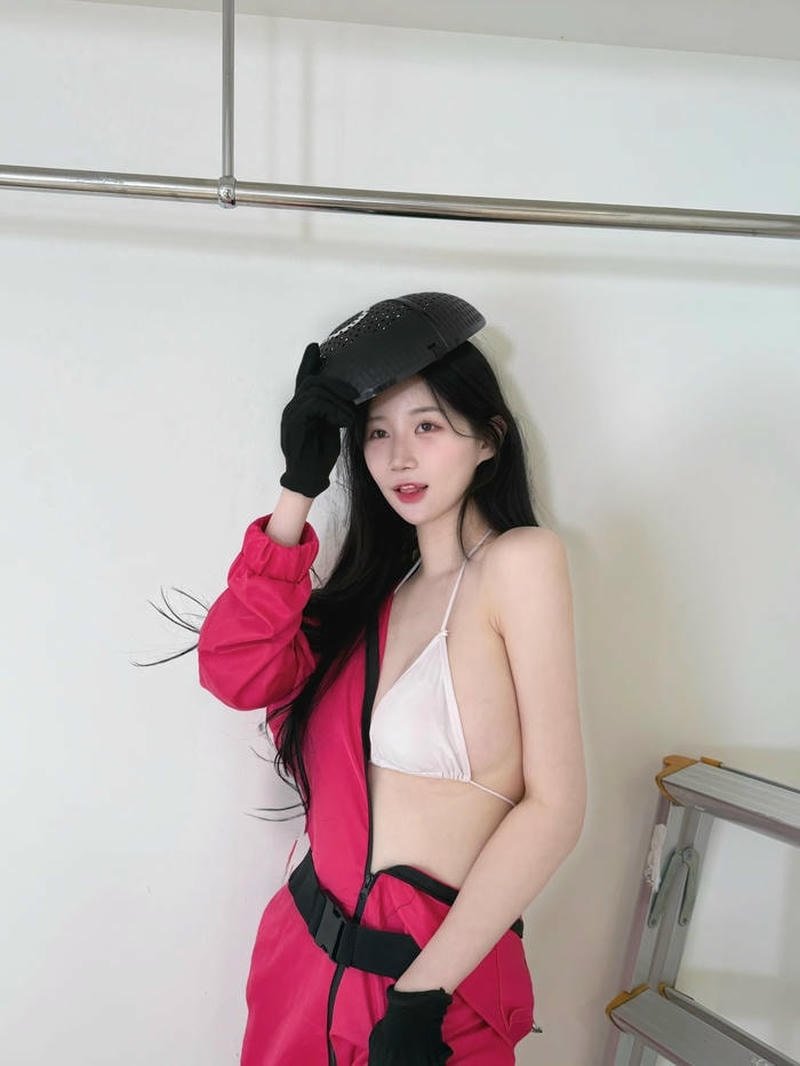 Tạo dáng thu hút mọi ánh nhìn Seoul Asuna bikini sexy