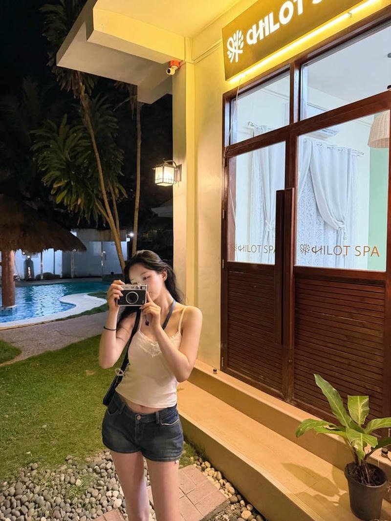 Vẻ đẹp hiện đại của Seoul Asuna giữa khung cảnh biển