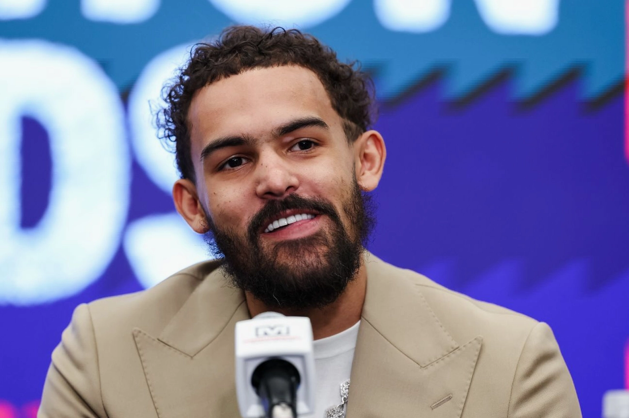 Bình luận chuyên sâu về phong cách và sự nghiệp Anthony Davis Anthony Davis đang trong giai đoạn chờ đợi để ra mắt đội bóng mới