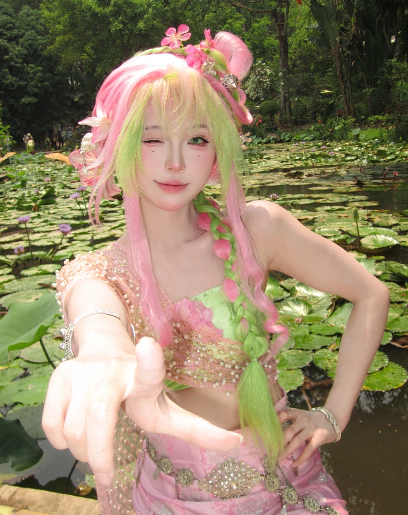 Ảnh Mitsuri cosplay dễ thương dành cho cộng đồng fan anime