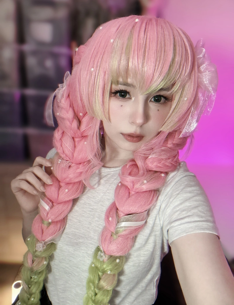 Ảnh Mitsuri cosplay đẹp mắt với thần thái ấn tượng nổi bật