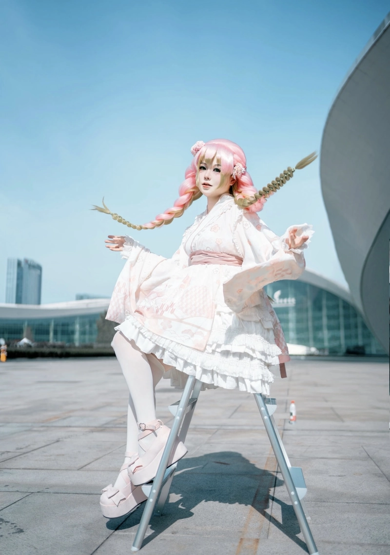Ảnh Mitsuri cosplay nổi bật với tạo hình chân thực cuốn hút