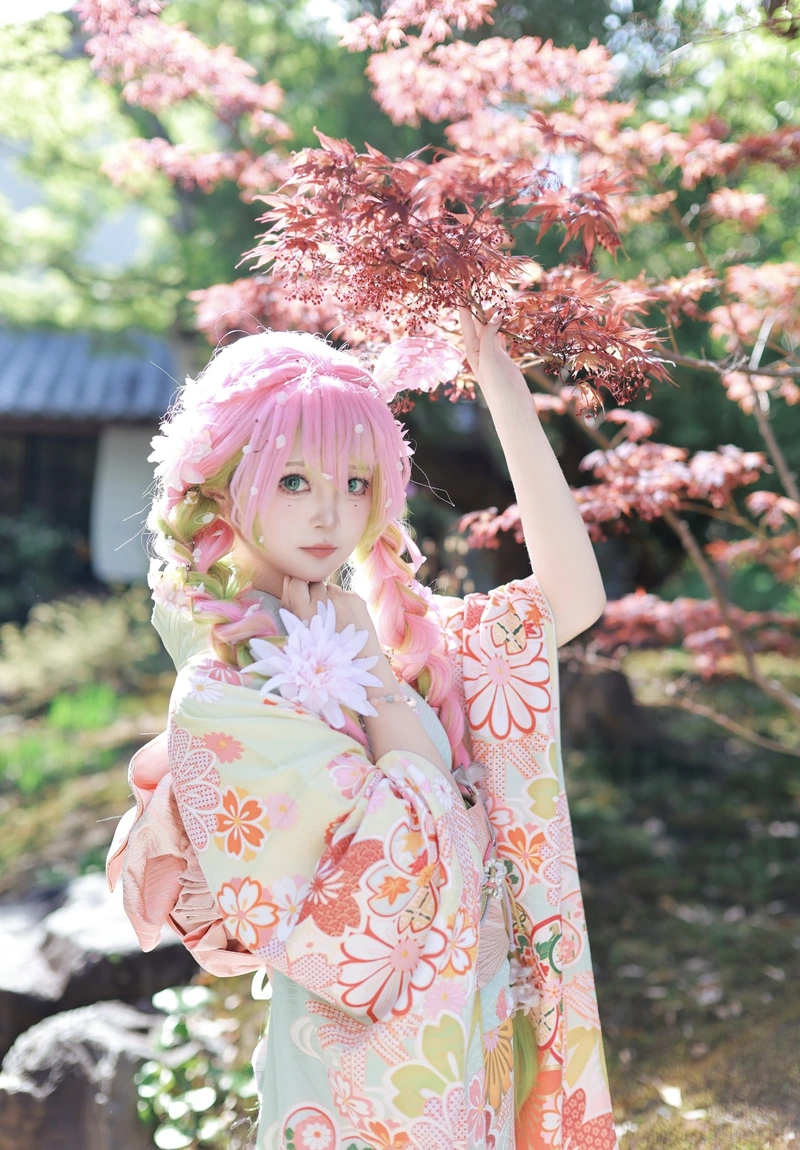Ảnh Mitsuri cosplay xinh đẹp và đáng yêu chuẩn anime