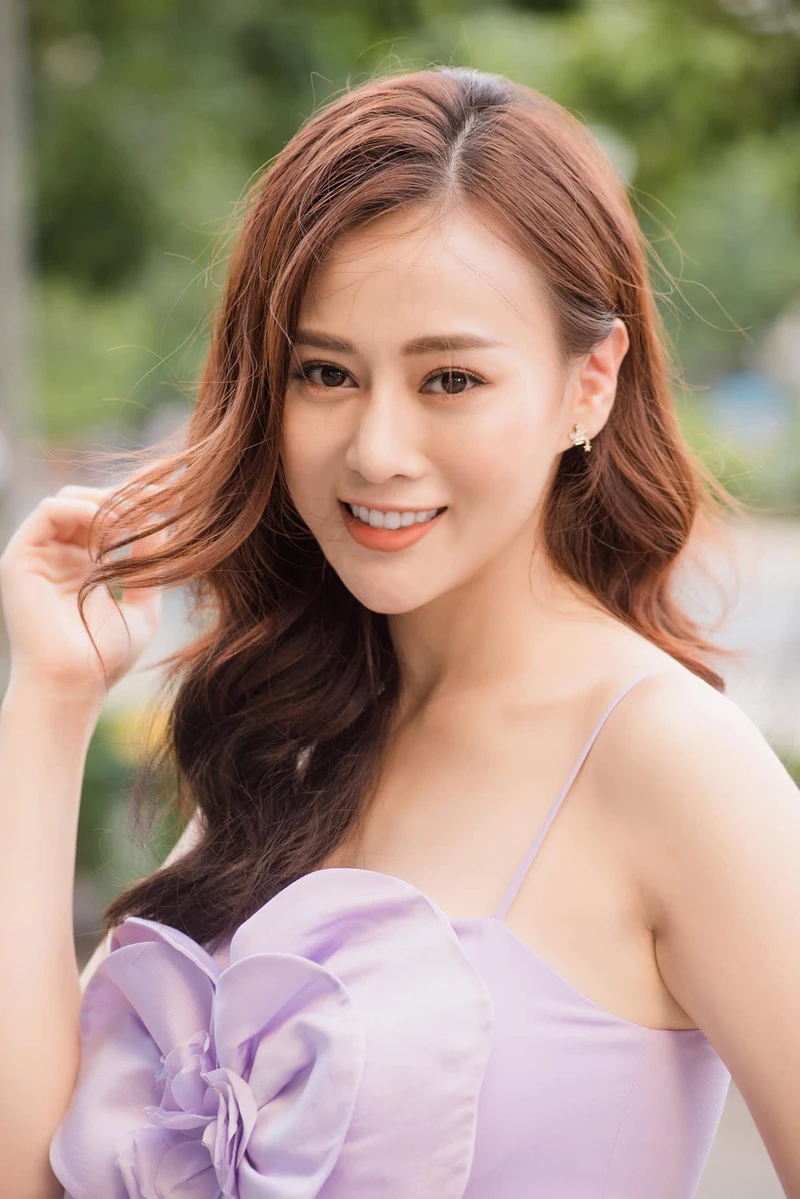 Ảnh Phương Oanh bikini nổi bật bên bãi biển mùa hè