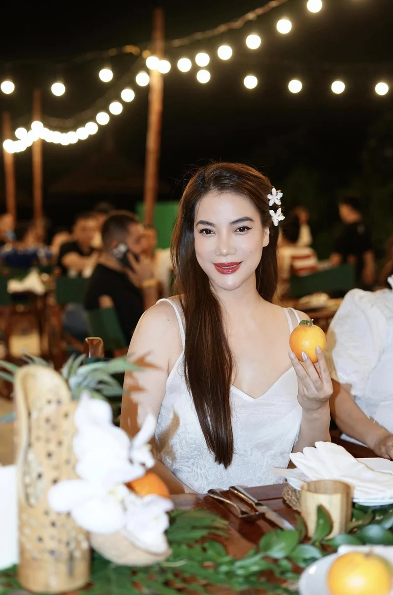 Ảnh Trương Ngọc Ánh bikini tôn lên vòng một căng tròn