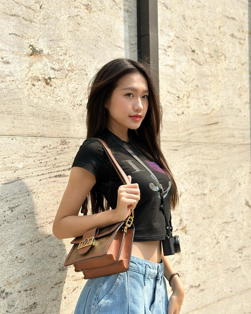 Ánh mắt sâu sắc mê hoặc của Doãn Hải My bikini