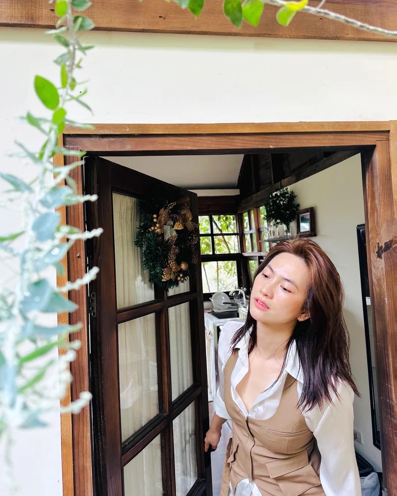 Bộ đồ bơi quyến rũ tôn trọn vóc dáng Phương Anh Đào
