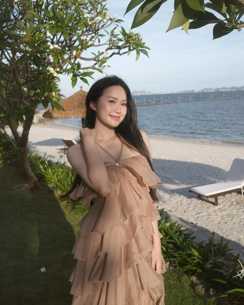 Cô gái Doãn Hải My bikini nụ cười ngọt ngào mê hoặc
