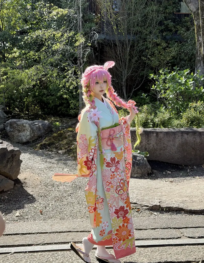 Cosplay Mitsuri ấn tượng thu hút cộng đồng fan anime