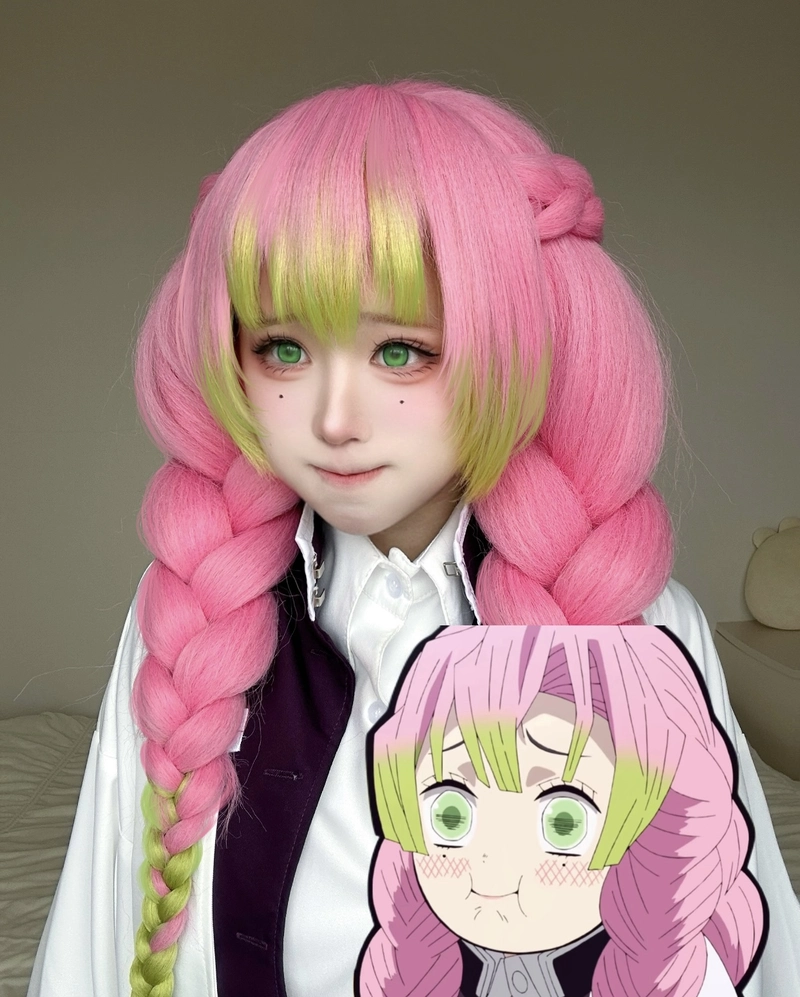 Cosplay Mitsuri dễ thương với mái tóc hồng xanh đặc trưng