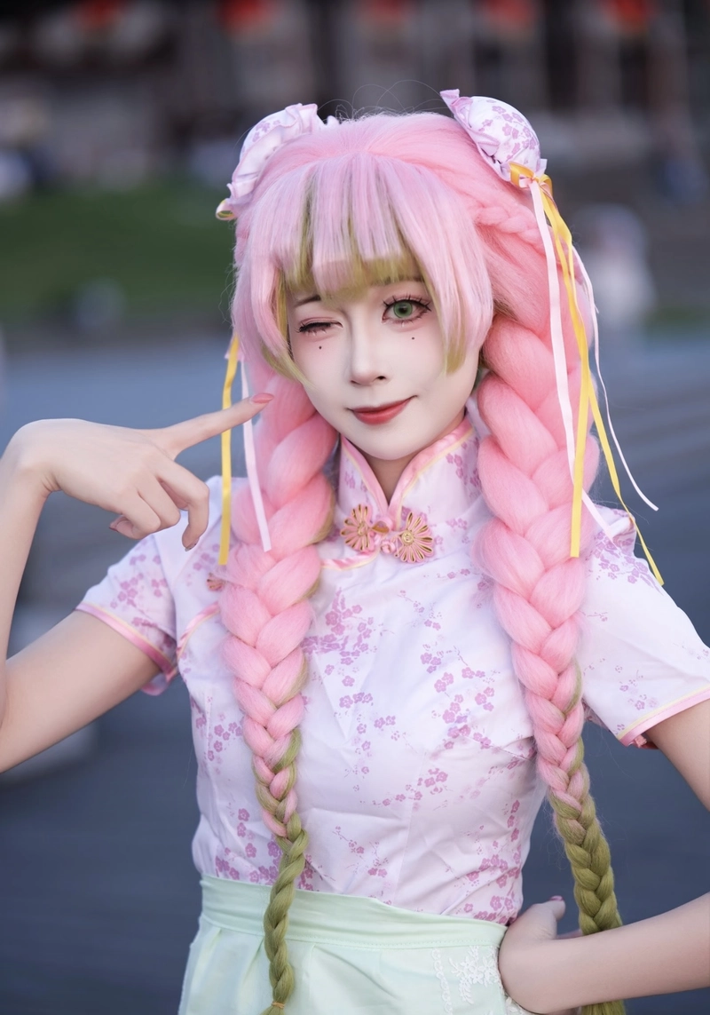 Cosplay Mitsuri nổi bật tái hiện nhân vật đầy cuốn hút