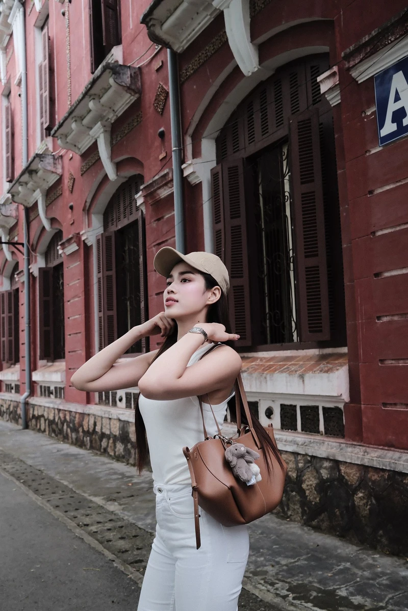 Hình ảnh Hotgirl Đỗ Thị Hà bikini trẻ trung ngoài trời