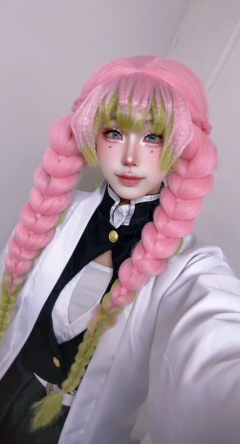Hình cosplay Mitsuri Kanroji với vẻ đẹp tươi tắn