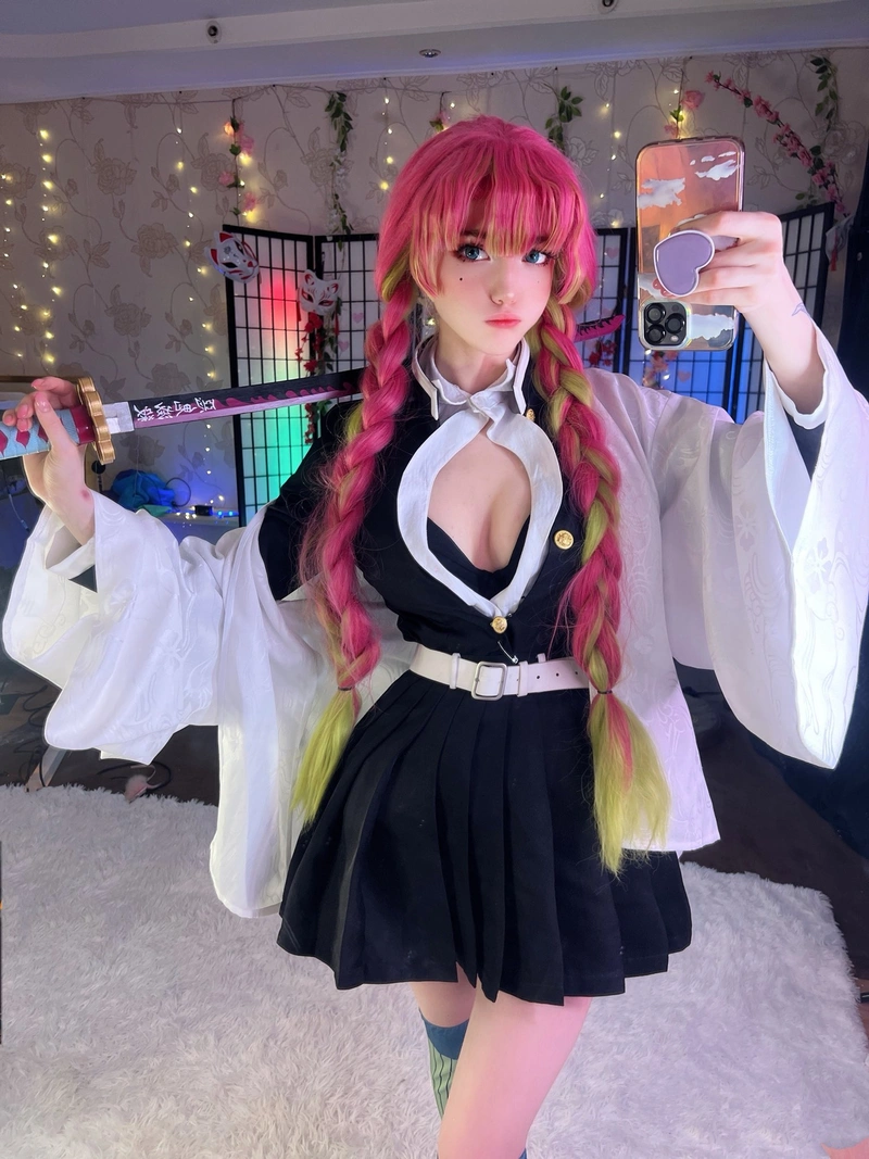 Hình cosplay Mitsuri nữ tính với trang phục đẹp
