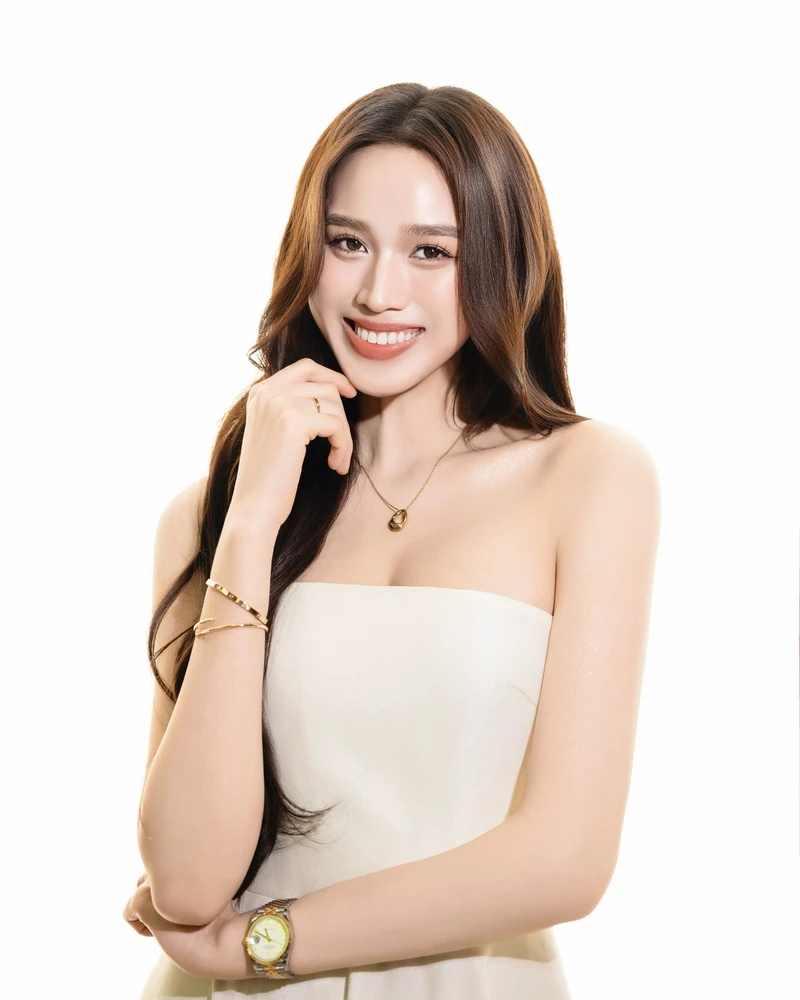 Khung hình Đỗ Thị Hà bikini phù hợp làm ảnh nền điện thoại