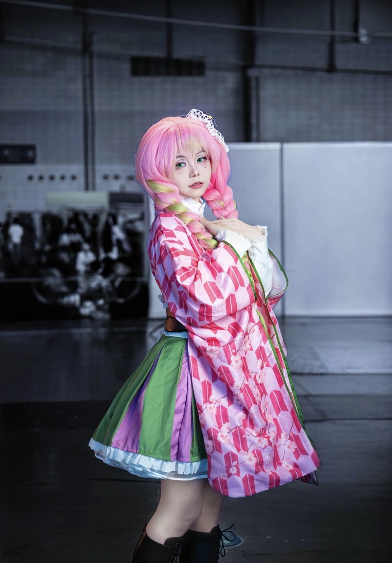 Mitsuri cosplay ấn tượng với trang phục đặc trưng nổi bật