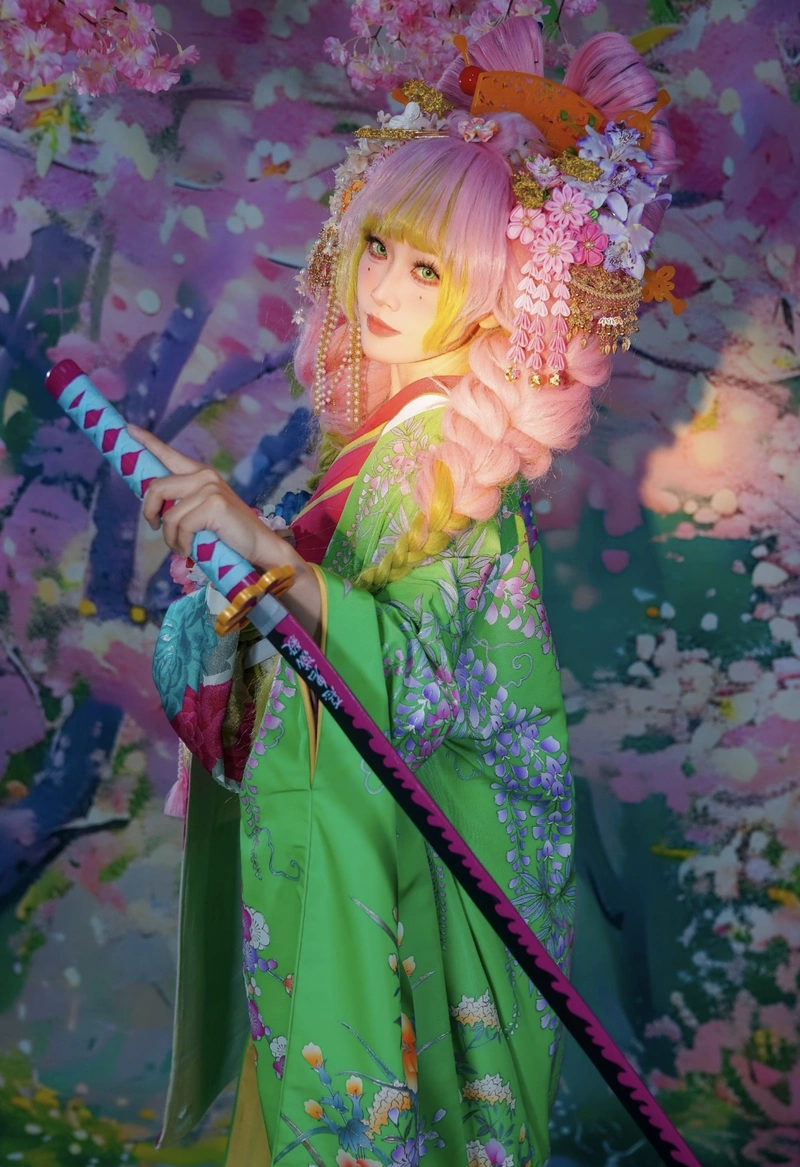 Mitsuri cosplay chuẩn nhân vật dành cho fan Thanh Gươm Diệt Quỷ