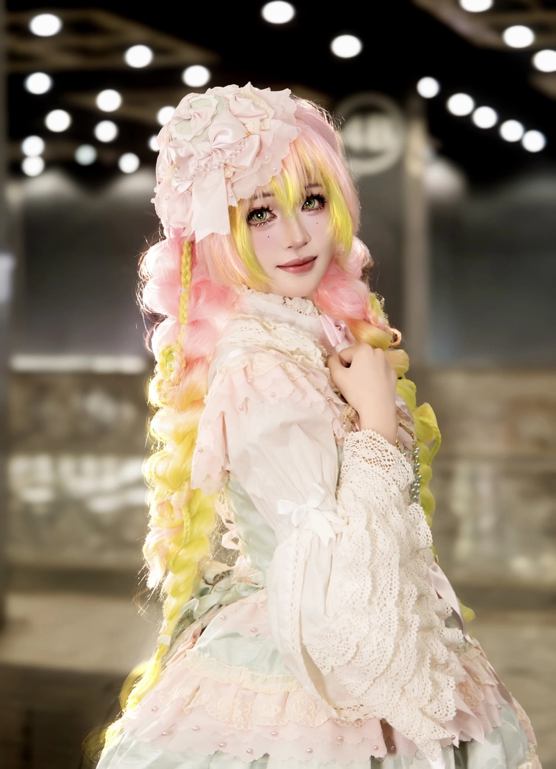 Mitsuri cosplay dễ thương nổi bật giữa các nhân vật anime