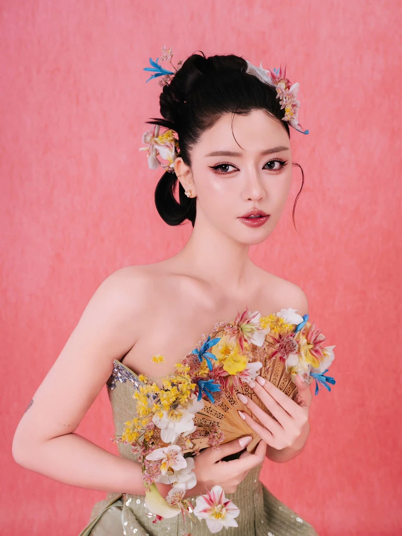Mỹ nữ Bích Phương diện bikini thời thượng ngoài trời sang trọng