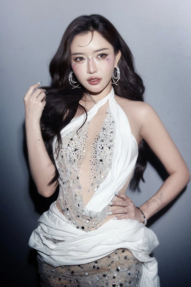Mỹ nữ Bích Phương khoe vẻ đẹp thanh lịch khi mặc bikini