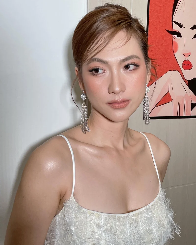Nữ diễn viên Phương Anh Đào khoe đường cong trong bikini
