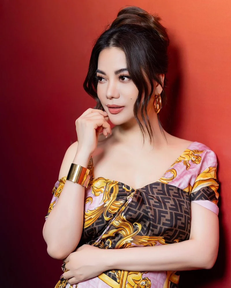 Trương Ngọc Ánh bikini khoe làn da bóng mịn quyến rũ