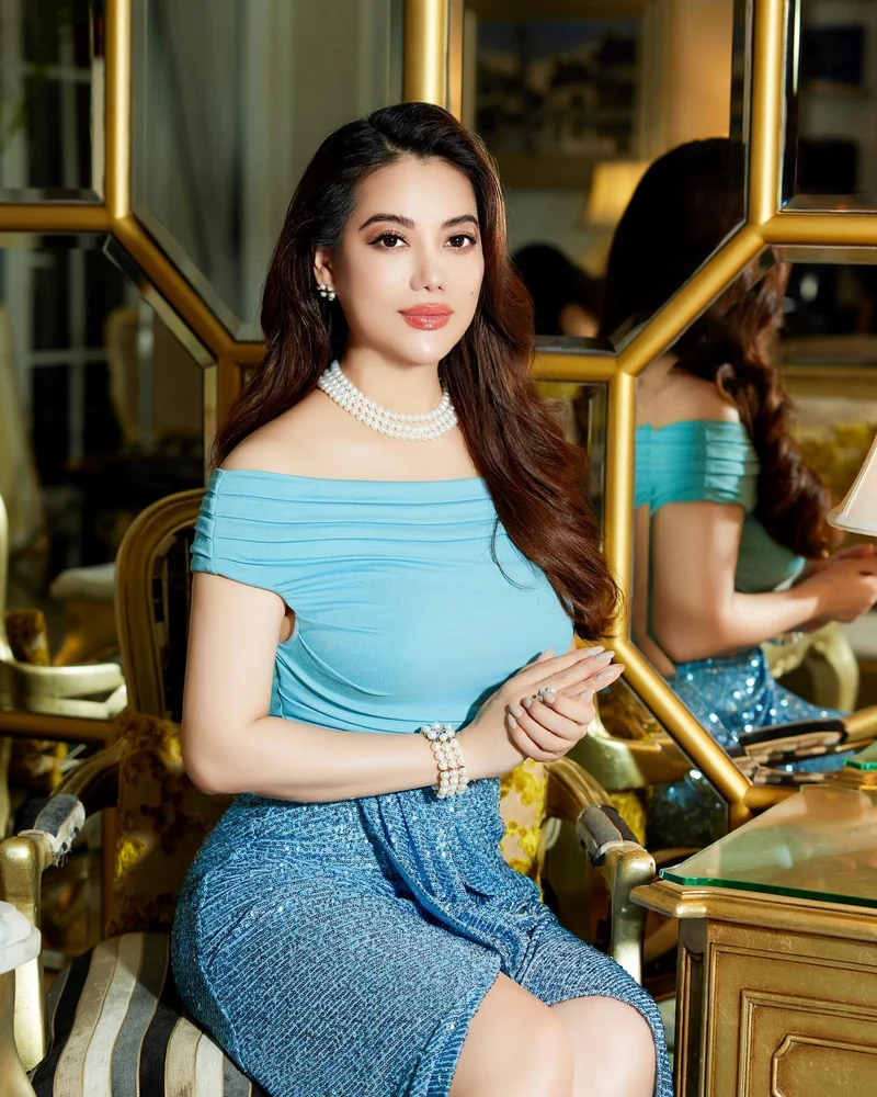 Trương Ngọc Ánh bikini tôn lên vóc dáng chuẩn sau tập gym