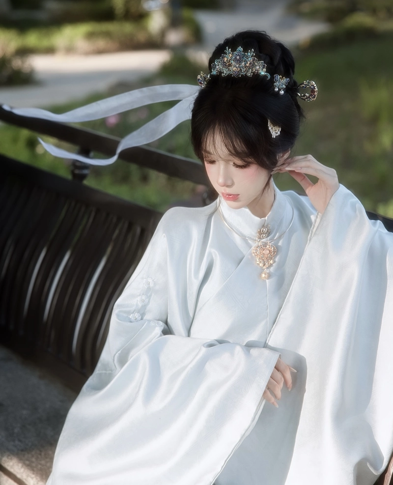 78+ ảnh gái xinh cổ trang cực đẹp nhiều phong cách Ảnh gái cổ trang xinh với thần thái nhẹ nhàng