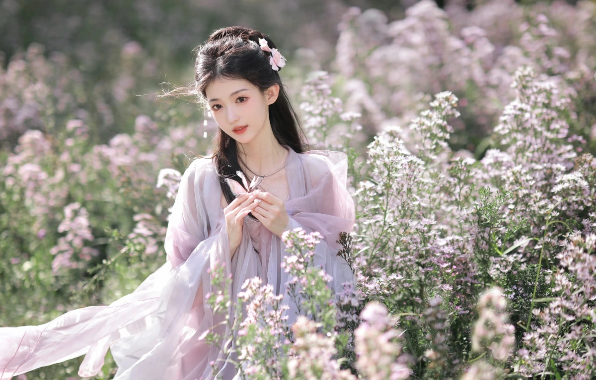 Hình gái xinh cổ trang thumbnail