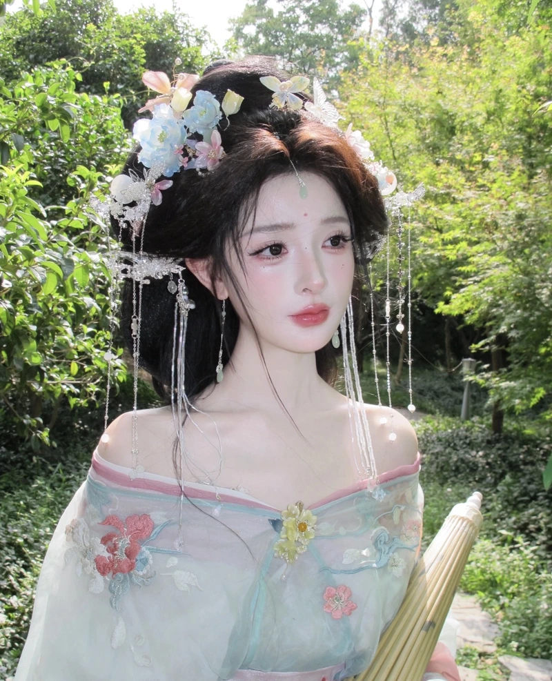 78+ ảnh gái xinh cổ trang cực đẹp nhiều phong cách Hình gái xinh cổ trang với ánh mắt dịu dàng đầy thơ mộng