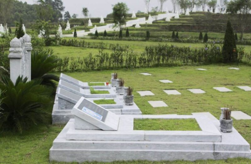 Hướng dẫn xem tuổi sửa mộ cho người thân và các nghi lễ tâm linh