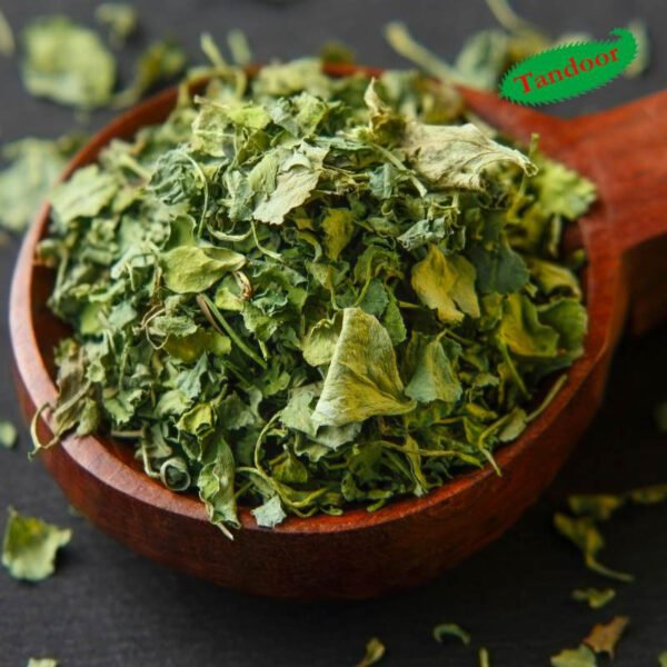 Những lá Methi xanh mướt, loại gia vị lá tạo nên hương vị đặc trưng