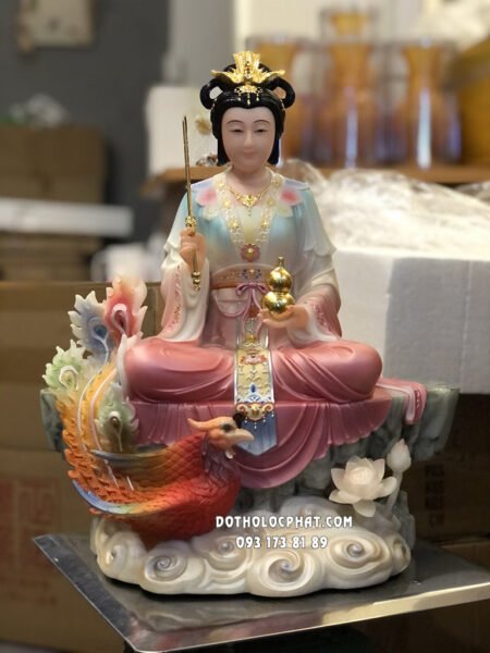 Tượng Mẹ Cửu Thiên Huyền Nữ ngồi áo gấm linh thiêng