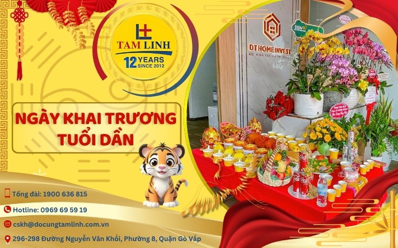 Một người tuổi Dần đang xem lịch để chọn ngày khai trương tuổi Bính Dần 2025 tốt nhất