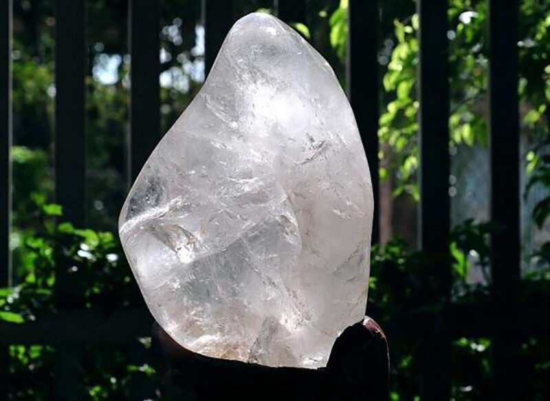 Sử dụng đá thạch anh tự nhiên để hóa giải năng lượng xấu và tăng cường khí tốt cho tuổi Bính Thìn 1976