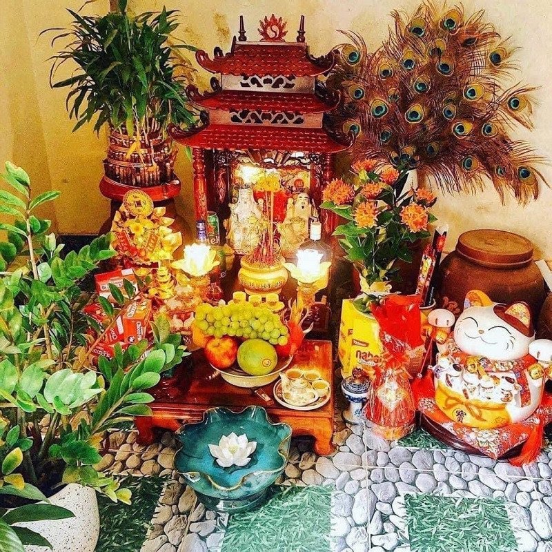 ba hũ gạo nước muối trên bàn thờ thần tài