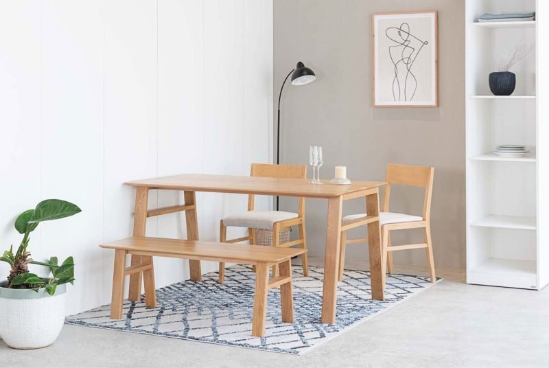 Bàn ăn gỗ tự nhiên kiểu dáng đơn giản