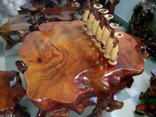 Bàn ghế gỗ xá xị sang trọng trong phòng khách