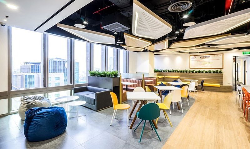 Bàn ghế sofa tại cửa hàng nội thất Mỹ Phú