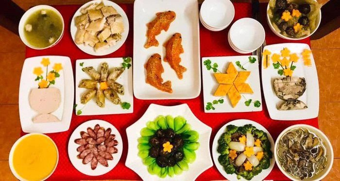 Bàn thờ cúng Ông Công Ông Táo với mâm cúng đầy đủ