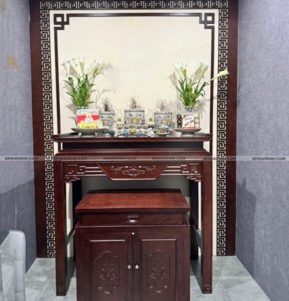 Bàn thờ gia tiên trang nghiêm với bài cúng ông bà tổ tiên hàng ngày