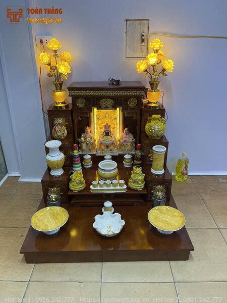 Bàn thờ Ông Công Thổ Địa trang nghiêm trong nghi lễ cúng kính