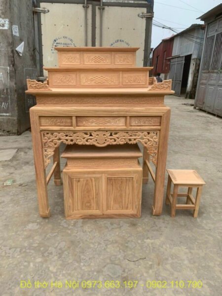 Bàn thờ tam cấp gỗ đẹp giúp xem ngày đặt bàn thờ theo tuổi thuận lợi
