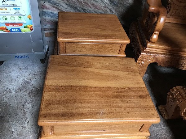Bàn trà lớn trong bộ bàn ghế gỗ Gõ Đỏ tay 16 với mặt bàn rộng