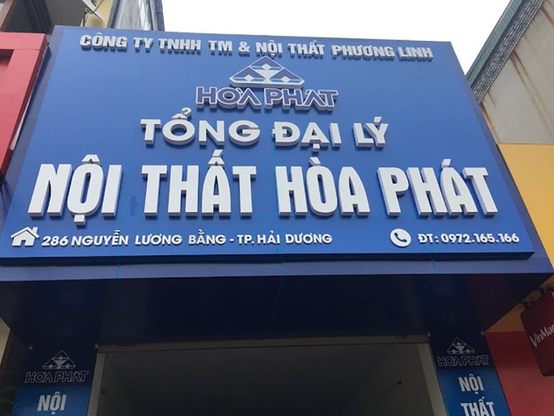 Bảng hiệu và không gian trưng bày của Nội thất Hòa Phát tại Hải Dương