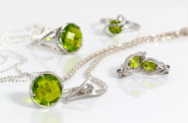 Bảo quản đá peridot đúng cách sáng bóng như mới