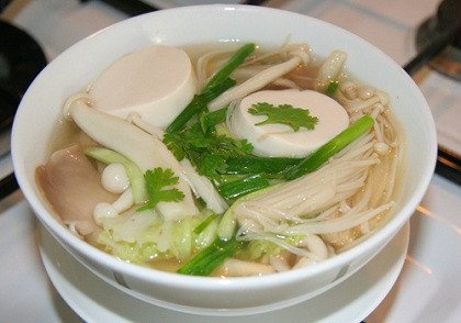 Bát canh chay nấm đậu phụ thanh đạm, ấm áp trên bàn thờ